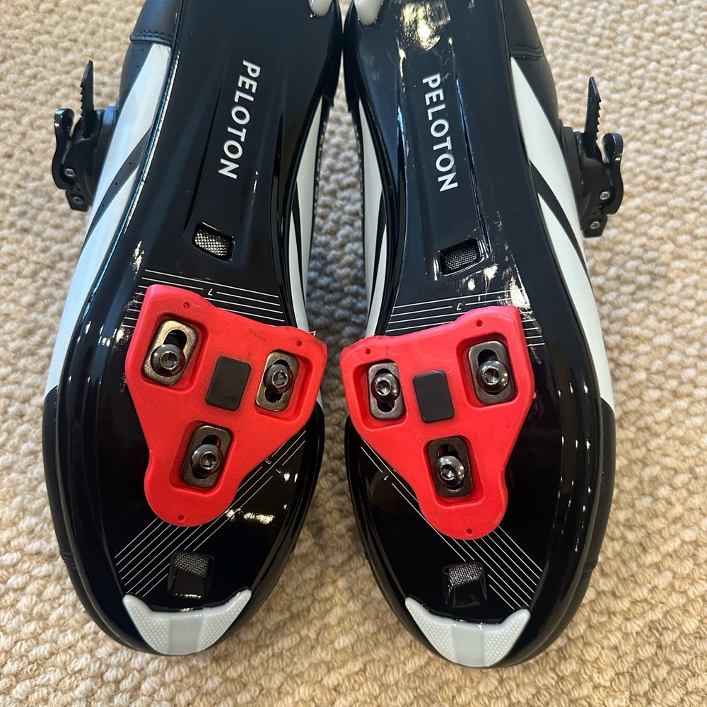 Peloton Black Cycling Shoes - Picture 4 of 4
